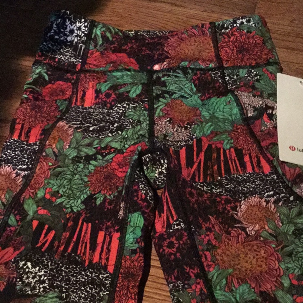 New with tags lululemon crop